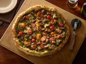 pesto_chicken_sausage_pizza_v