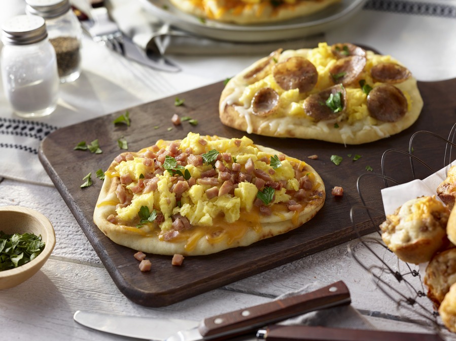 Breakfast Flatbread with Sausage & Ham